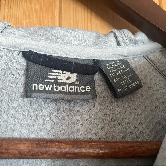 New Balance Shell Jacket - Picture 3 of 5